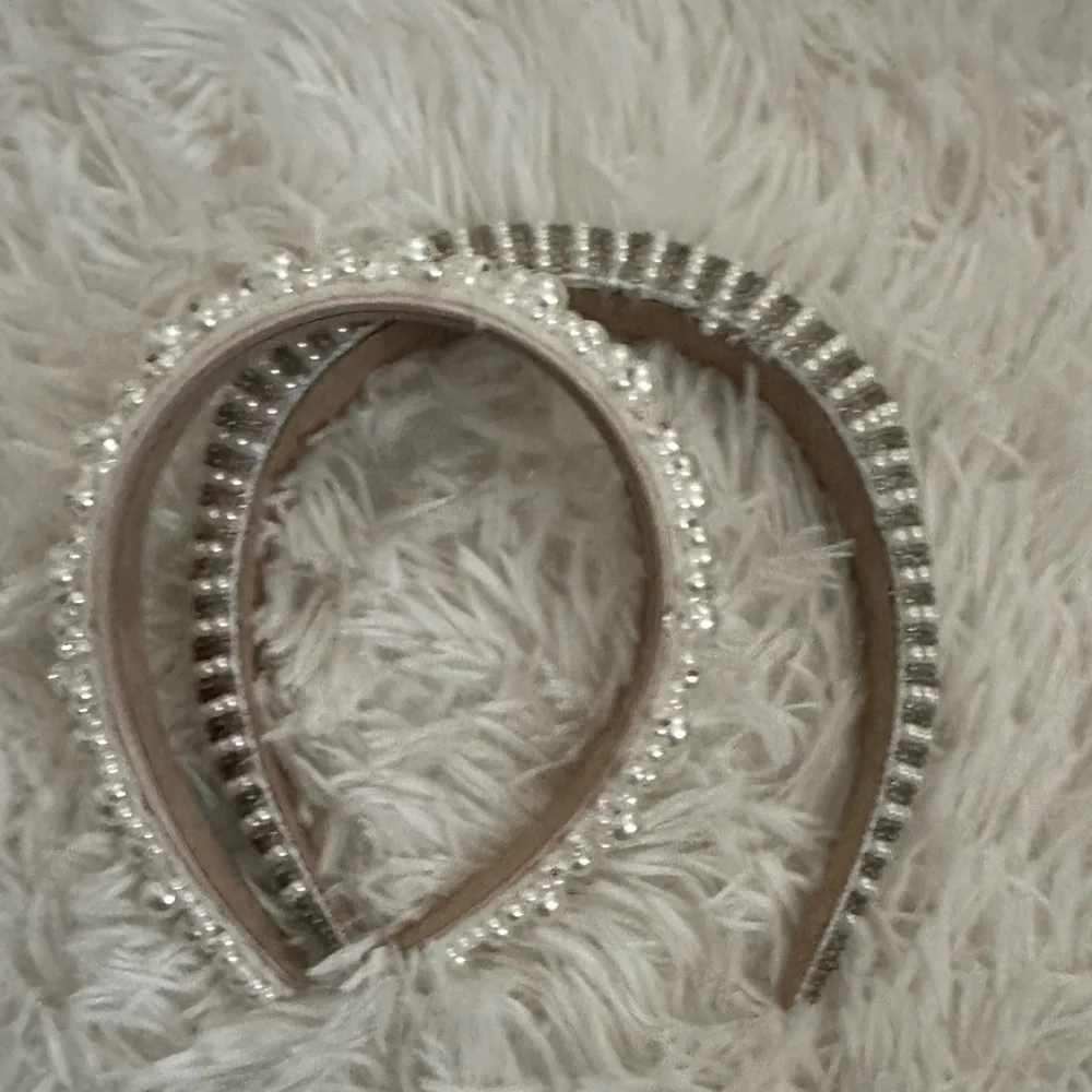 2 Pearl-Embellished Headbands - Picture 6 of 6
